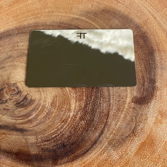 Tom Ford Limited Edition Baby Pink Card Holder with pocket mirror - Picture 4 of 4